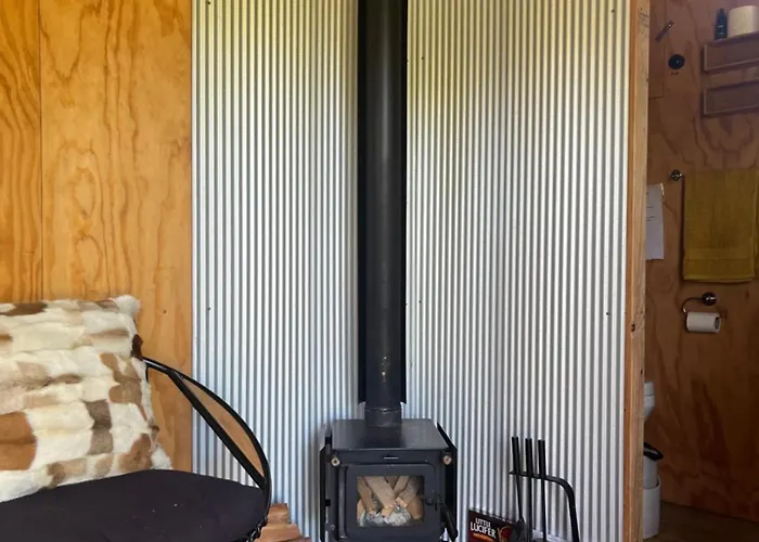 Waiata Shepherds Hut- Off Grid Retreat