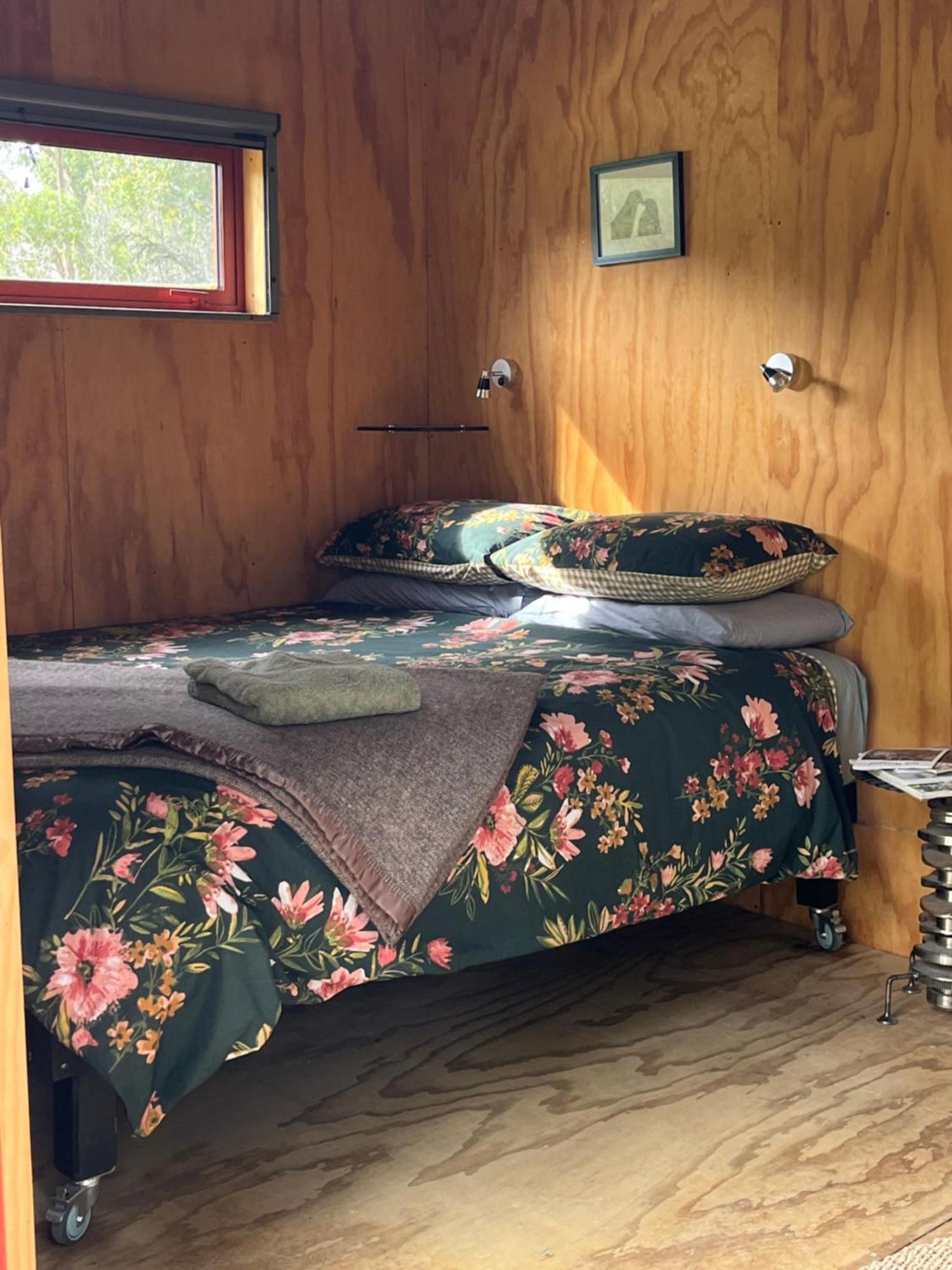 Waiata Shepherds Hut- Off Grid Retreat Luxuszelt