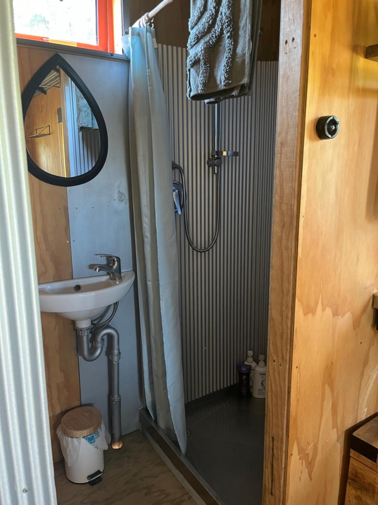 Waiata Shepherds Hut- Off Grid Retreat *